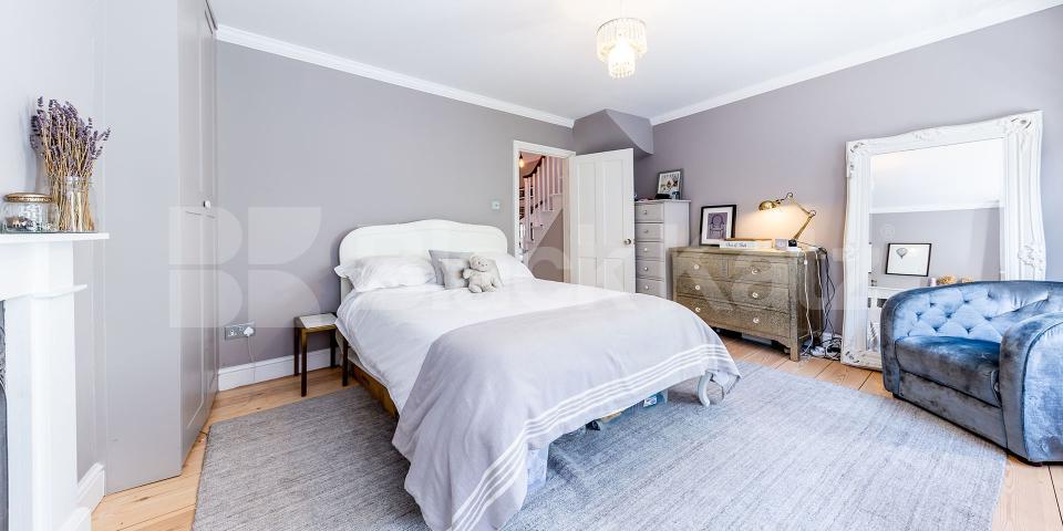 			3 Bedroom, 1 bath, 1 reception House			 Goldington Street, CAMDEN - KINGS CROSS